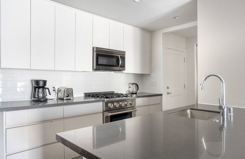 Sharon Heights Apartment | Ideal Menlo Park 1BR w/Gym & Spa, nr Farmer's Markets, by Blueground