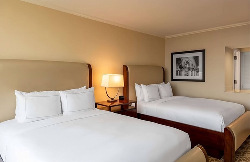 Alexandria West Hotel | Ideal Mix of Comfort and Value! 4 Comfortable Units, Indoor and Outdoor Pool!