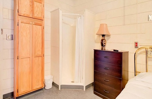 Drumright House | Ideal Mix of Comfort and Value! Short Drive to Cushing Country Club