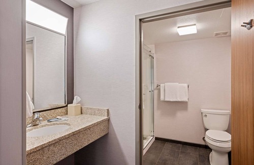 San Ramon Hotel | Ideal Mix of Comfort and Value! Swimming Pool, Fre