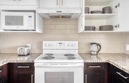 Evergreen Park Apartment | Ideal Palo Alto 2BR w/AC, Pool & W/D, walkable location, by Blueground