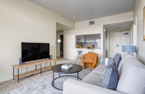 Evergreen Park Apartment | Ideal Palo Alto 2BR w/W/D, Pool & Spa, walk to Pinterest, by Blueground