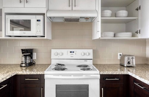 Evergreen Park Apartment | Ideal Palo Alto 2BR w/W/D, Pool & Spa, walk to Pinterest, by Blueground