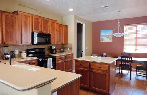 Washington House | Ideal Pool Home/Spa In Red Desert Near Zion, Bike Trails, Parks, & Golf