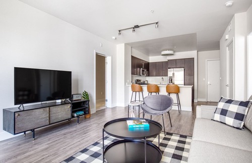 Centennial Apartment | Ideal Redwood City 2BR w/W/D, Pool, BBQ, walk to Caltrain, by Blueground