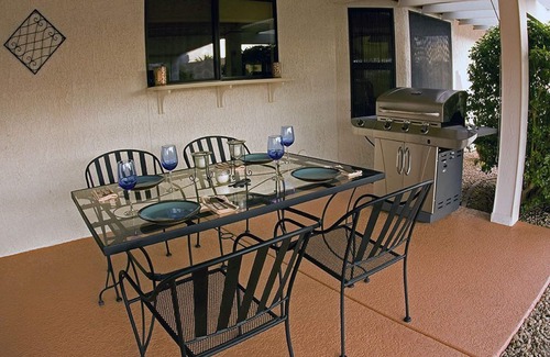 Sun City West House | Ideal sanctuary to celebrate the holidays!