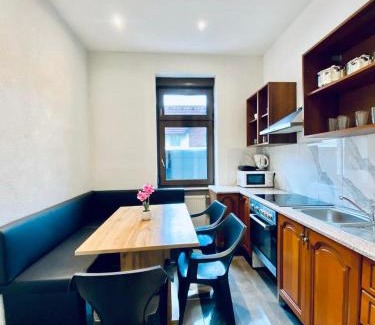 Grinzing Apartment | Ideal Shared 3BR for 6 Guests, 15 Min from Stammersdorf