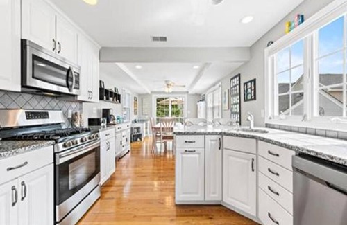 Beach Haven Gardens House | IDEAL VACATION SPOT! CLOSE TO THE BEACH AND EVERYTHING ELSE!