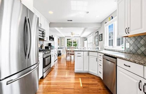 Beach Haven Gardens House | IDEAL VACATION SPOT! CLOSE TO THE BEACH AND EVERYTHING ELSE!