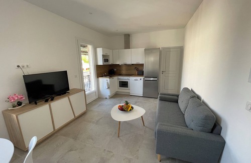 La Roquette-sur-Siagne Apartment | Ideally located apartment with terrace