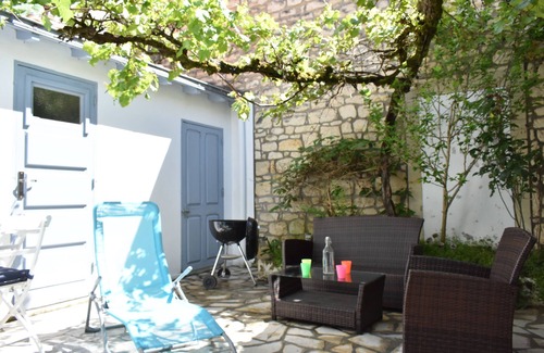 Quartier du Casino House | Ideally located, less than 100 m from the beach, shops and market.