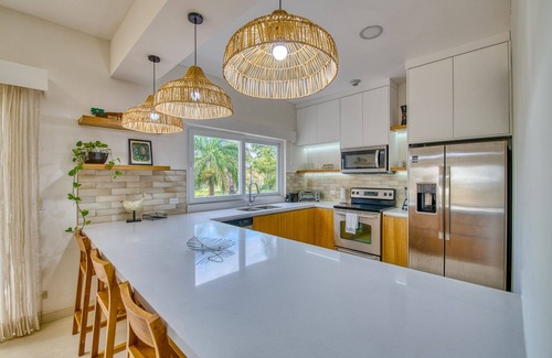 Jaco Apartment | Ideally located, fully equipped Condo sleeps 6