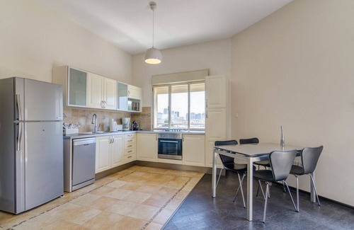 Tel Aviv Apartment | Ideally located in the heart of Tel Aviv and very close to the best beaches