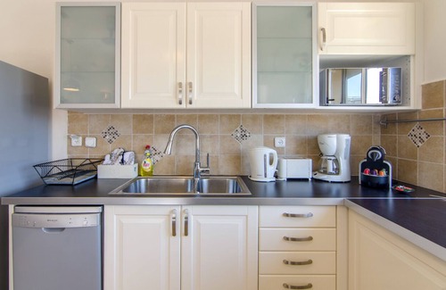 Tel Aviv Apartment | Ideally located in the heart of Tel Aviv and very close to the best beaches