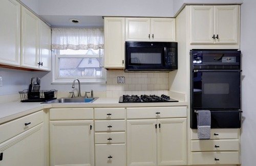 Greenville House | Ideally Located Jersey City Home, 8 Mi to NYC