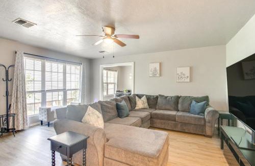 Lawton House | Ideally Located Lawton Retreat 4 Mi to Fort Sill!