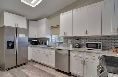 Palm Harbor Condo | Ideally Located Palm Harbor Condo: Walk Downtown!