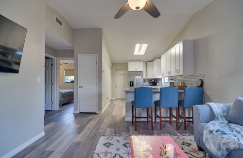 Palm Harbor Condo | Ideally Located Palm Harbor Condo: Walk Downtown!