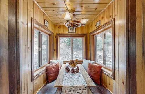Fawnskin House | Idle Ours Cabin ~ Rustic and Cozy Cabin with Fireplace & Private BBQ - Walk to Big Bear Lake
