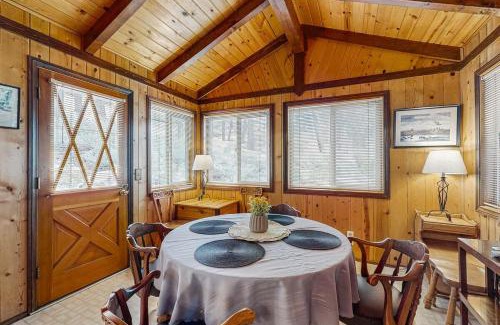 Fawnskin House | Idle Ours Cabin ~ Rustic and Cozy Cabin with Fireplace & Private BBQ - Walk to Big Bear Lake