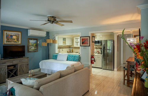 Montego Bay Apartment | "Idle Time on the Bay". Visually Charming and newly refurbished apartment