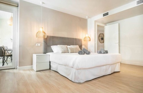 Ensanche Centro Apartment | Idyllic and spacious apartment w/ parking - Center