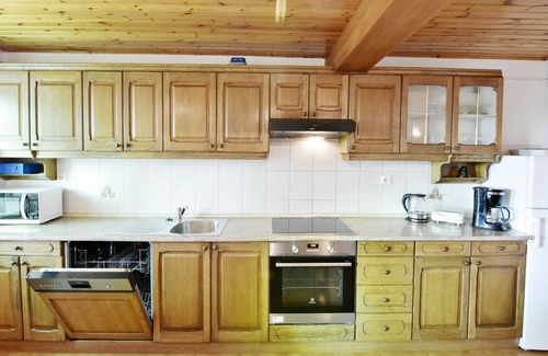 Katoro Apartment | Idyllic apartment in Katoro, near the beach, large garden, parking