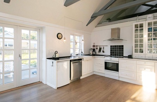 Aalbaek House | Idyllic Beach Retreat in Albaek