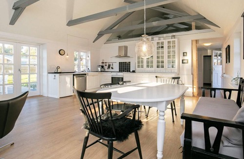 Aalbaek House | Idyllic Beach Retreat in Albaek
