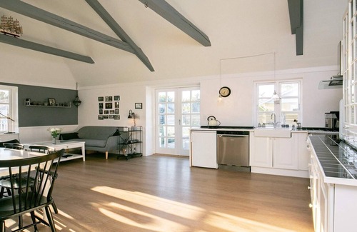 Aalbaek House | Idyllic Beach Retreat in Albaek
