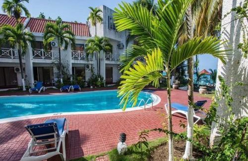Tower Isle Apartment | Idyllic Beachfront Condo