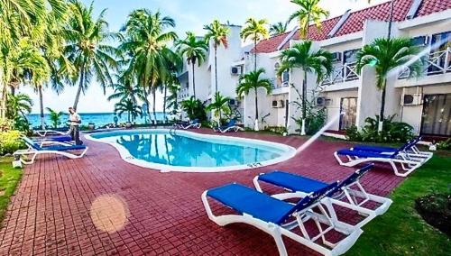 Tower Isle Apartment | Idyllic Beachfront Condo