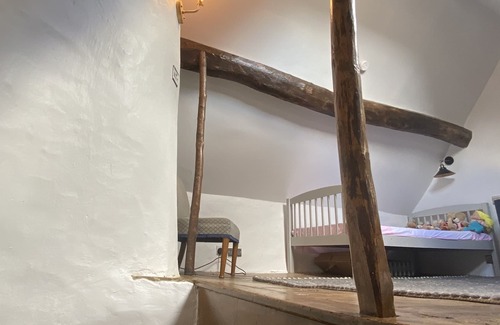 Ablington Cottage | Idyllic Cotswold stone cottage w/fireplace, modern amenities, big garden & views