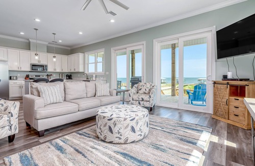 Dauphin Island House | Idyllic, dog-friendly Bay Front Island home with pool, Gulf view & large decks