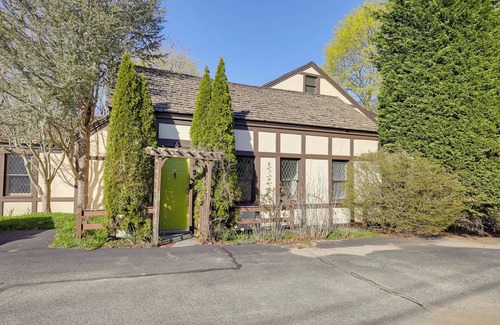 East Sandwich Cottage | Idyllic Escape w/Deck in East Sandwich!