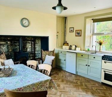 Skibbereen House | Idyllic Family farmhouse in beautiful West Cork