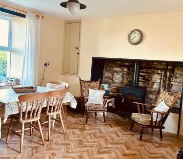 Skibbereen House | Idyllic Family farmhouse in beautiful West Cork
