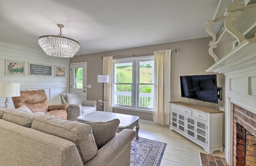 Fleetwood House | Idyllic Fleetwood Farmhouse with Fire Pit and BBQ