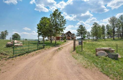 Florissant House | Idyllic Florissant Cabin with Patio and Hot Tub!
