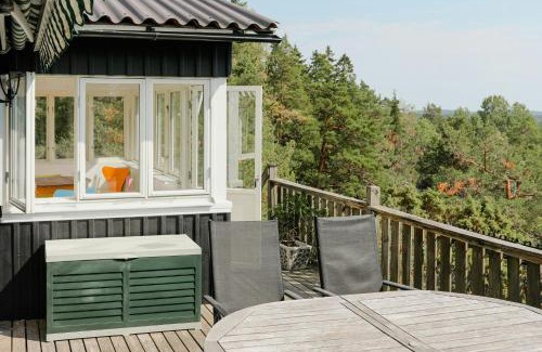 Saltsjobaden House | Idyllic Holiday Home With Scenic Views On Älgö