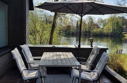 Grabstederfeld Cottage | Idyllic house with 85 sqm of living space right on the lake with optional hot tub