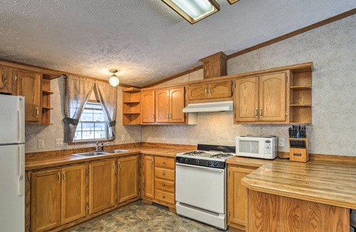 Interlochen Cabin | Idyllic Interlochen Cabin w/ Dock on Green Lake