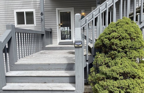 La Follette Condo | Idyllic Lake Front Condo for perfect peace & happiness