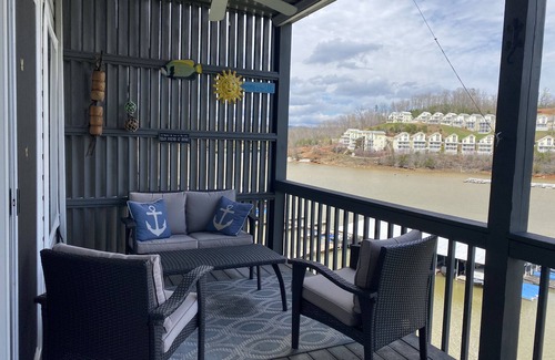 La Follette Condo | Idyllic Lake Front Condo for perfect peace & happiness