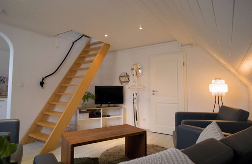 Griesheim Apartment | Idyllic living in a green oasis