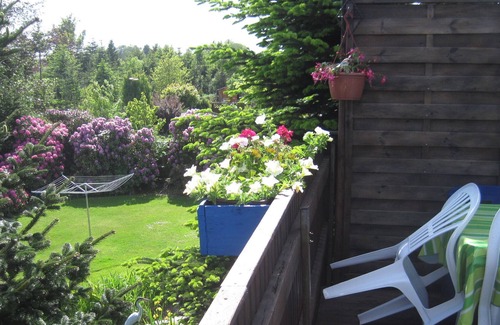 Leezdorf Apartment | idyllic location, upper floor, large sunny terrace, barbecue, pets welcome