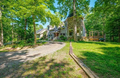 Gladehill House | Idyllic Martinsville Retreat with Deck and Forest View