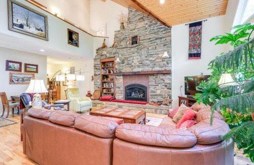 Gladehill House | Idyllic Martinsville Retreat with Deck and Forest View