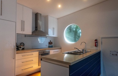 Avalon Beach House | Idyllic, picturesque 2 bedroom cottage with deep water jetty on the waterfront