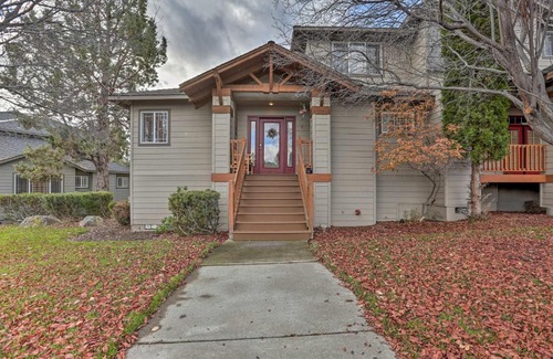 Redmond House | Idyllic Redmond Townhome with Furnished Deck!